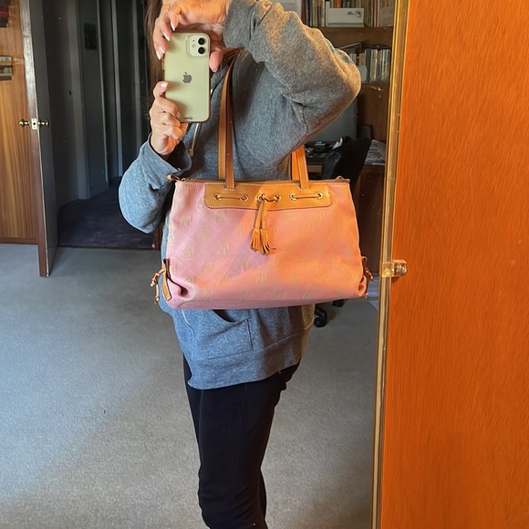 Pink Dooney & Bourke shoulder bag with leather trims and tassels - Picture 13 of 17